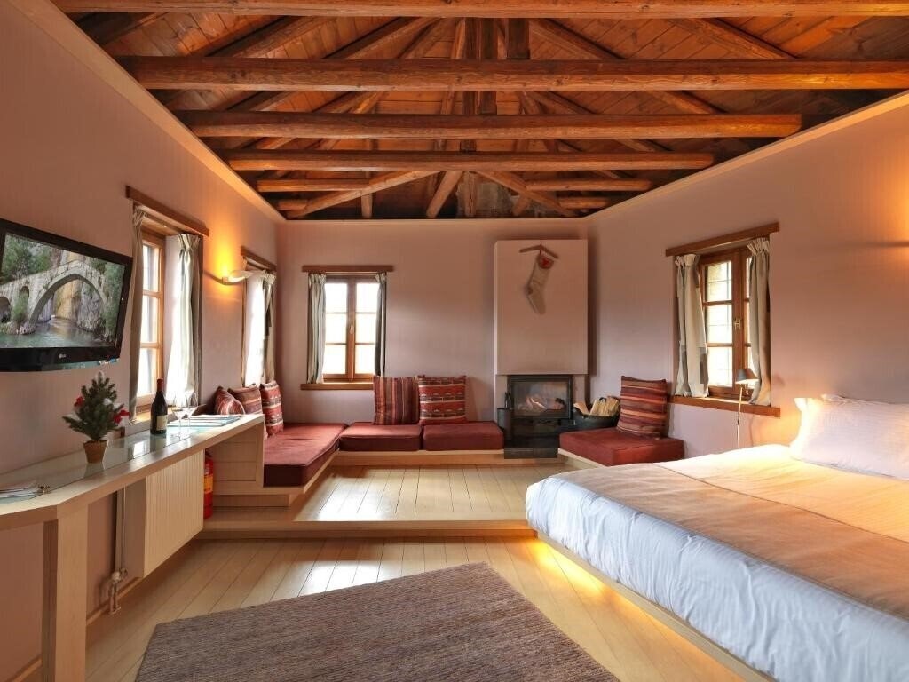 Отель Kipi Suites 4*