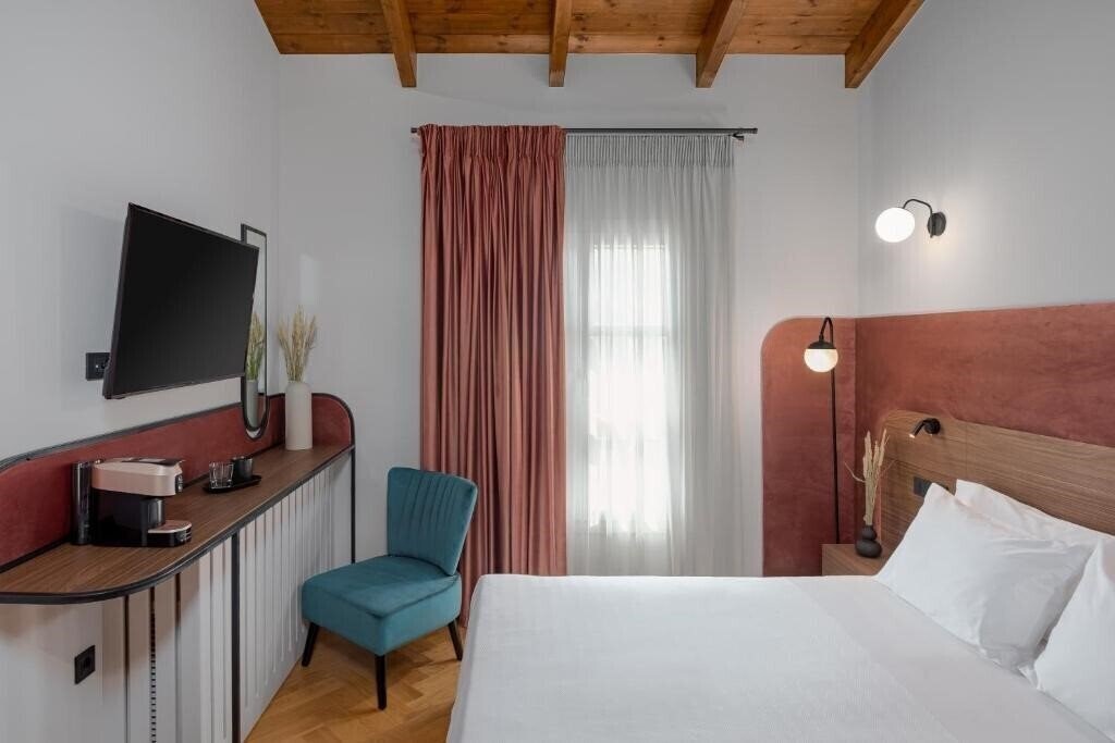 Отель Naiades The Residence Ioannina Castle 4*