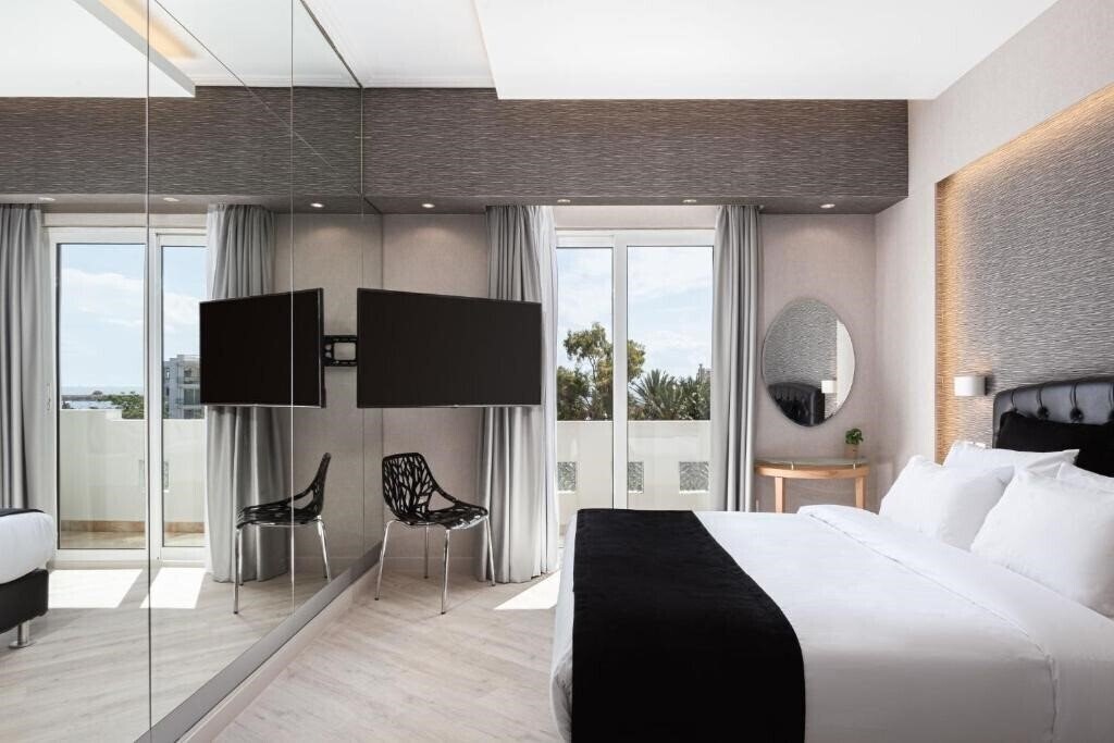 Фото Kreoli Suites Glyfada 3*