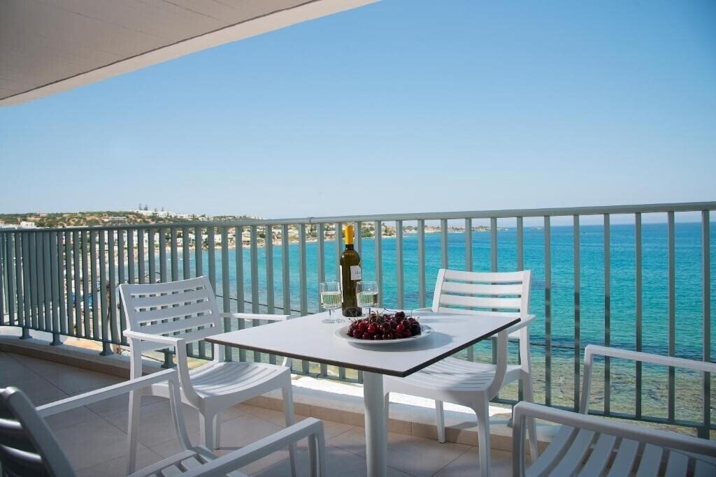 Отель Alia Beach 3*