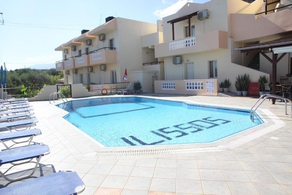 Отель Ilissos Apartments 2*