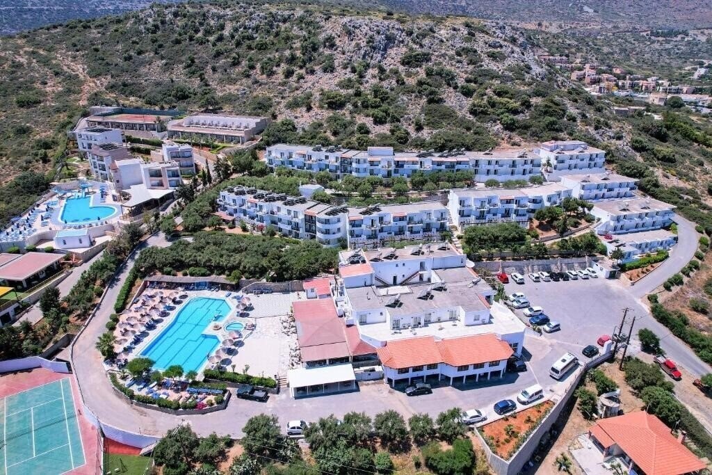 Фото Semiramis Village Hotel 4*