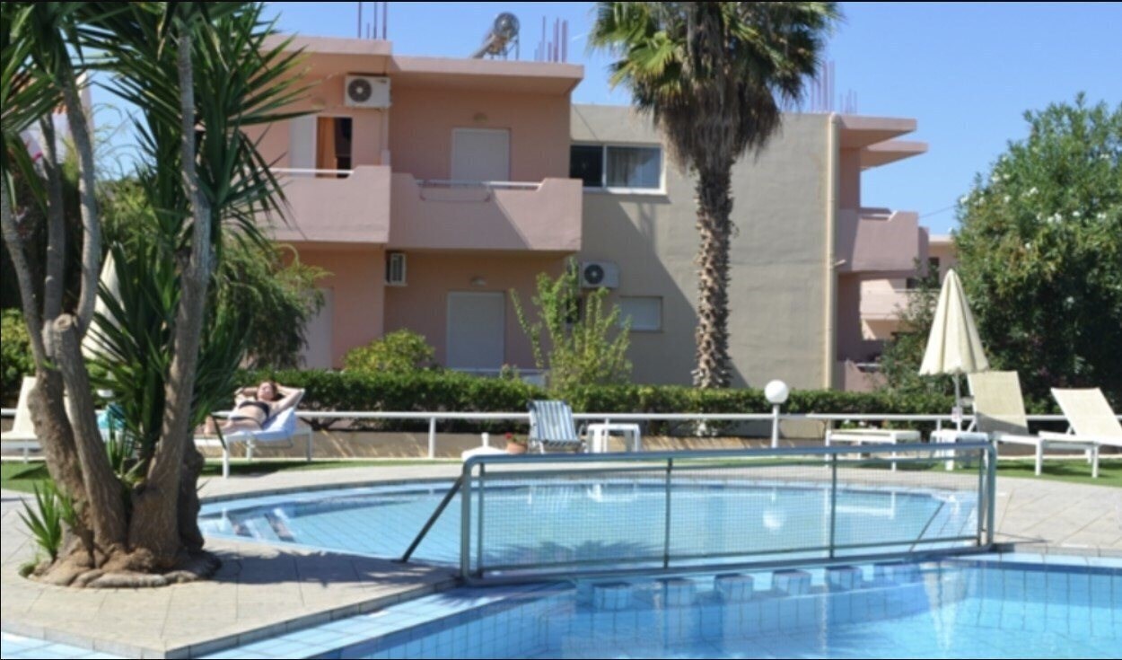 Отель Alexandros Hotel 3*