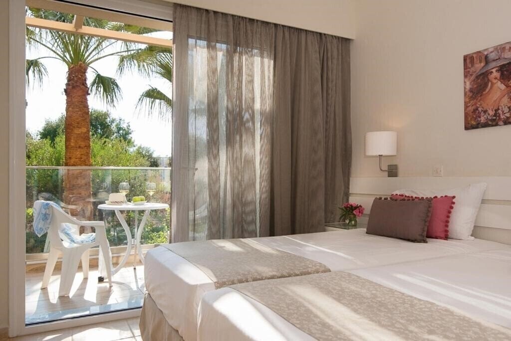 Фото Blue Sky Apartments 3*