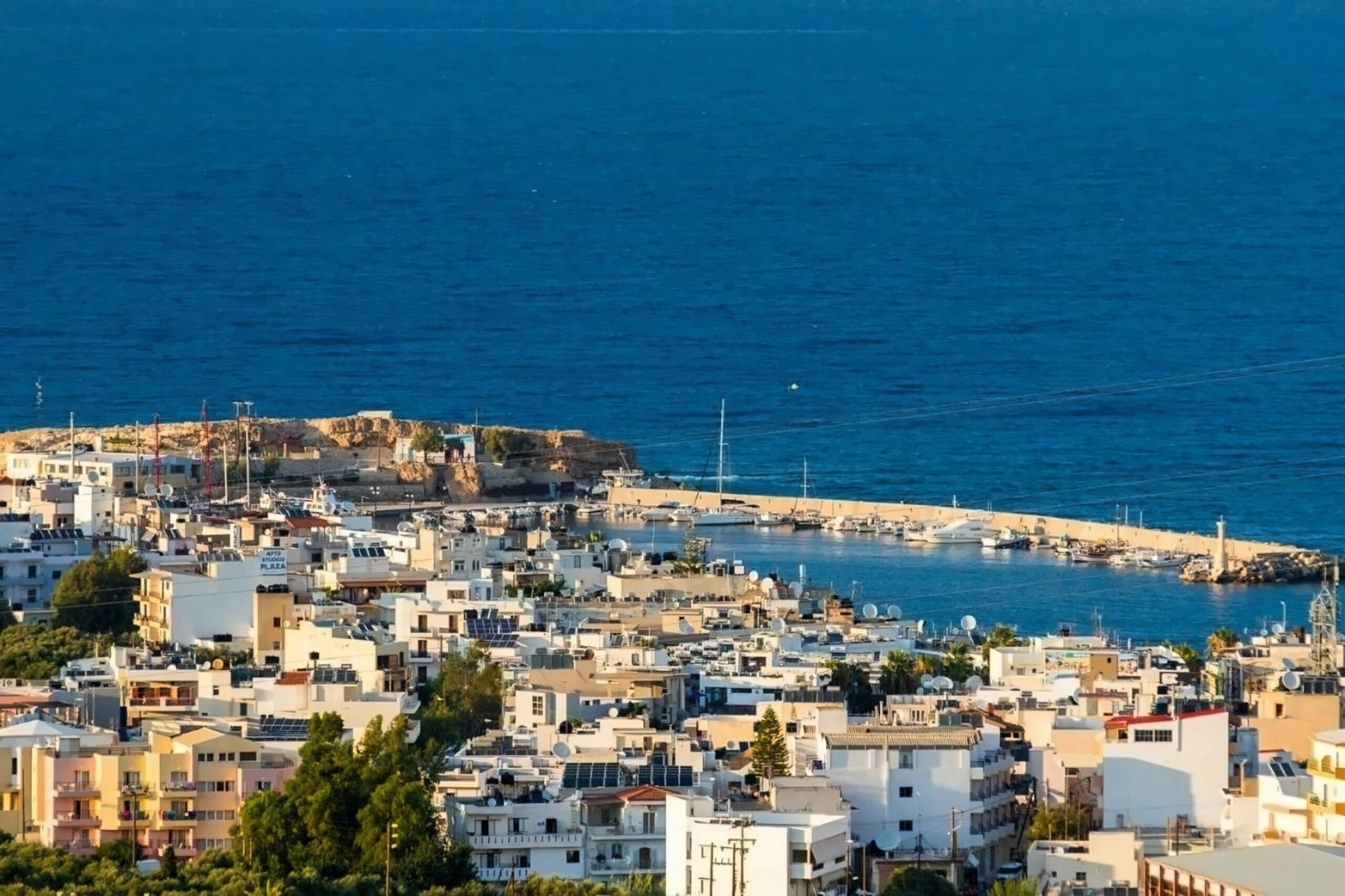 Отель Korifi Suites & Apartments 4*