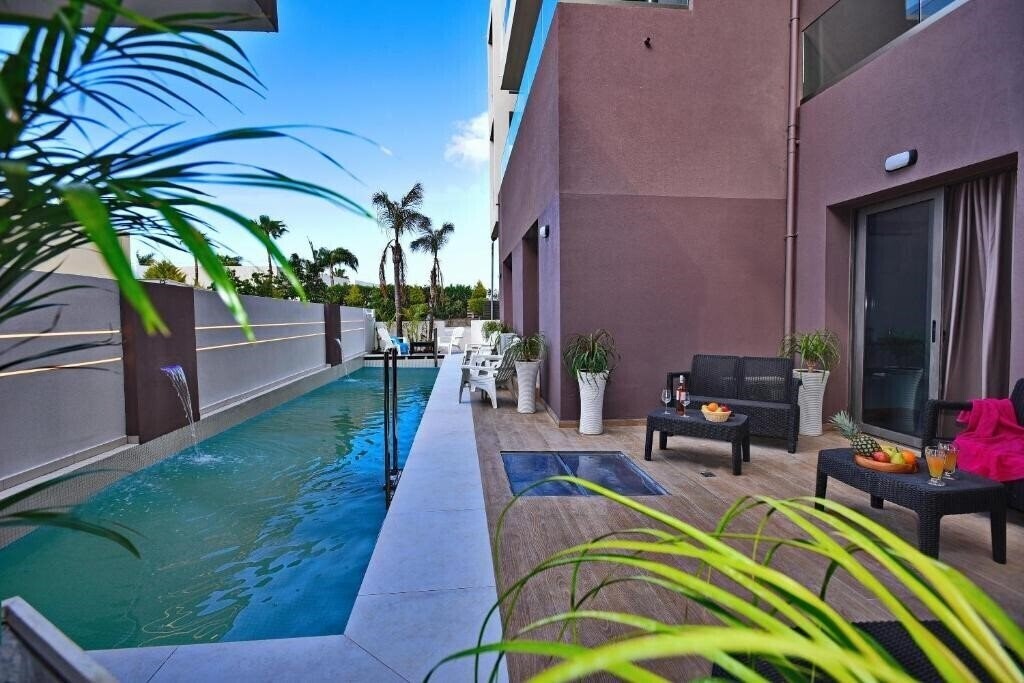 Отель Dionyssos Hotel 4*