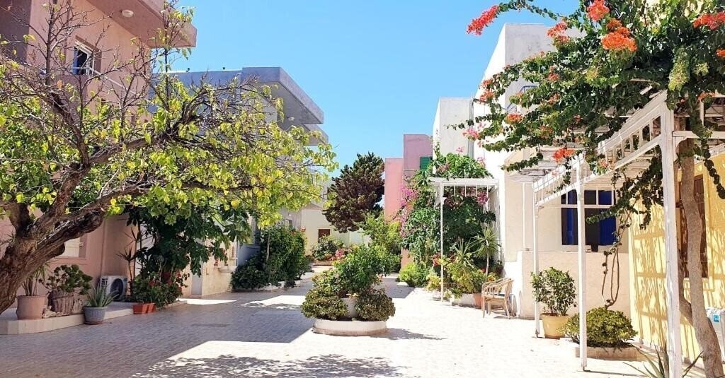 Отель Evina Rooms & Villas 3*