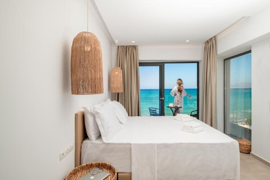 Отель Golden Bee Lifestyle 4*