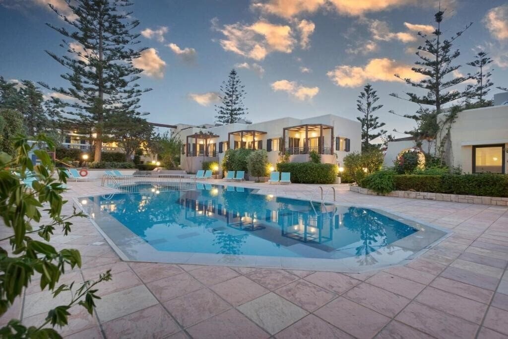 Отель Your Memories Hotel & Apartments 3*