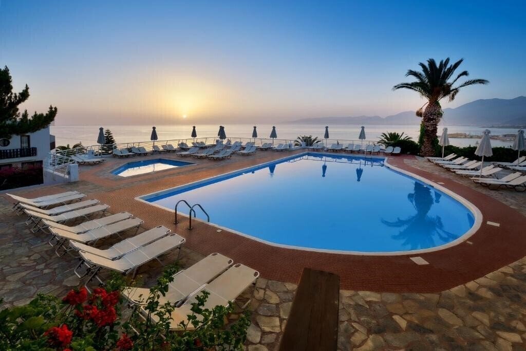 Фотография Hersonissos Village Hotel & Bungalows (ex. Hersonissos Village Hotel and Bungalows) 4*