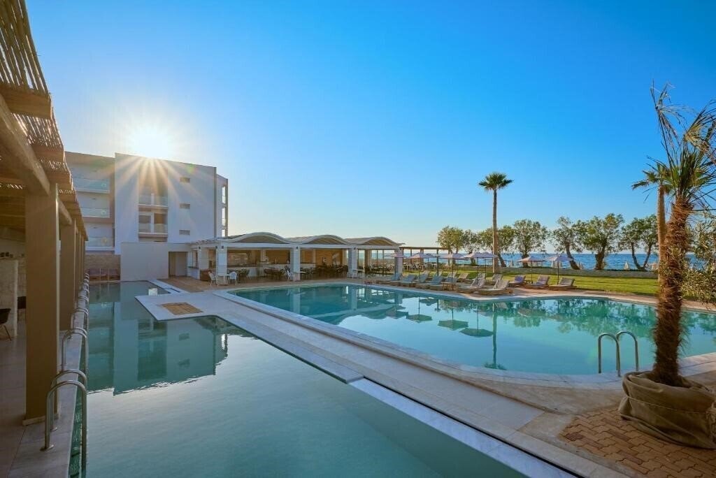 Отель Malia Bay Beach Hotel & Bungalows 4*