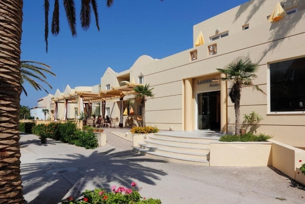 Отель Lambrinos Suites 3*