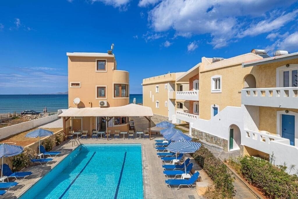 Отель Niros Beach Apartments 3*