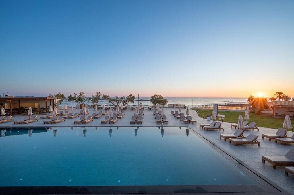 Отель OYA Beach Resort 5*