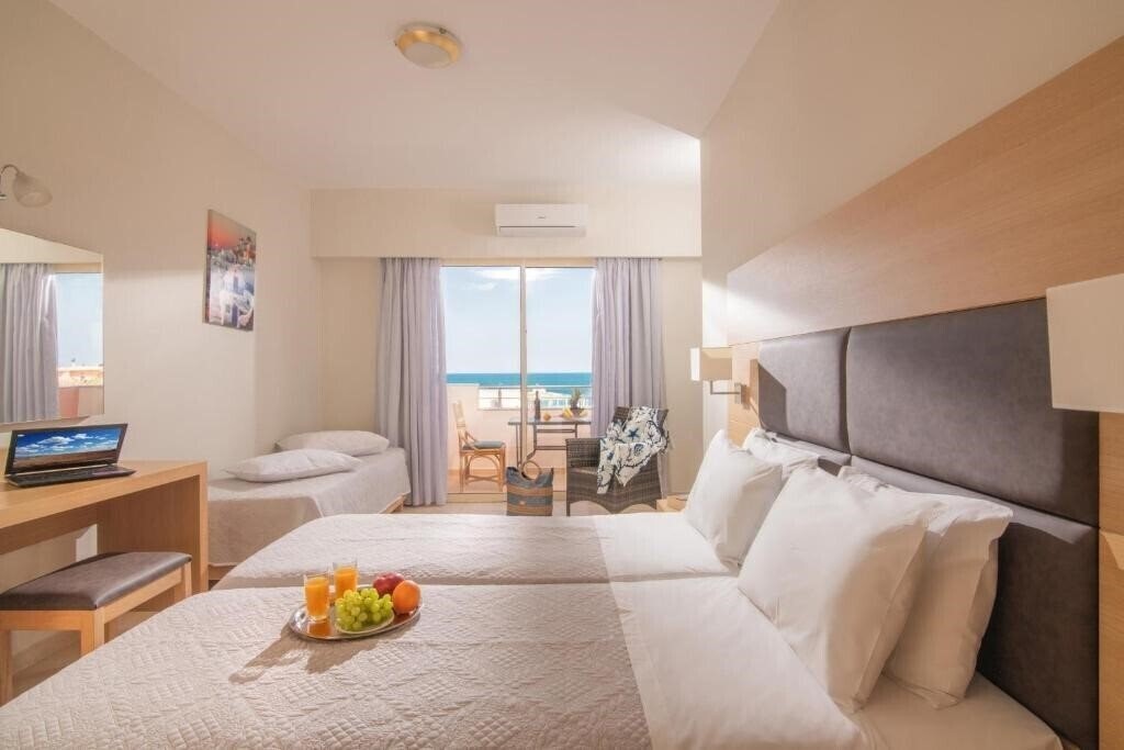 Отель Pleasure Beach Hotel 4*