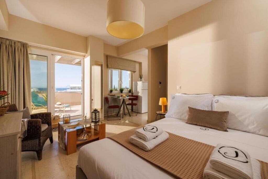 Фото Jolly Suites 3*