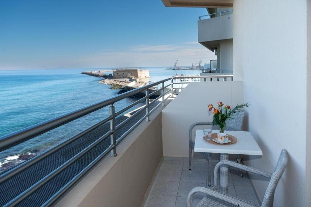Отель Kronos Hotel 2*