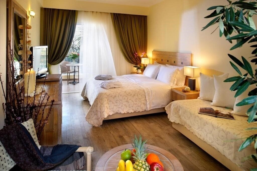 Отель Portes Beach 4*