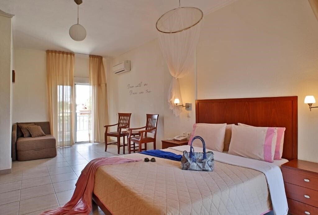 Фото Stratos Hotel 3*