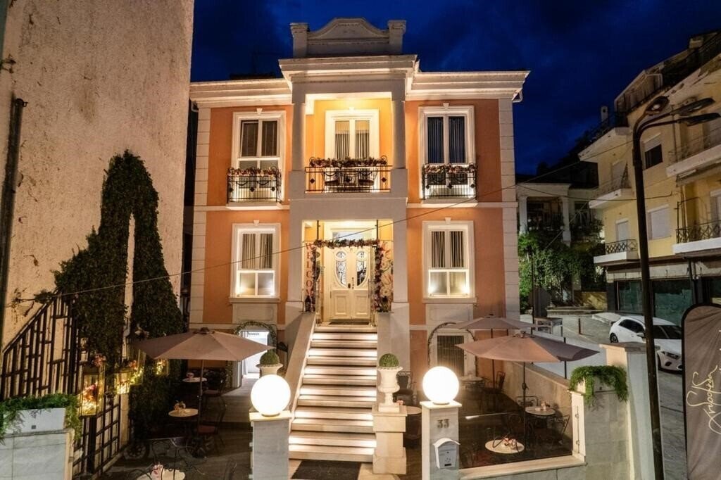 Отель Andromeda Boutique Hotel 4*