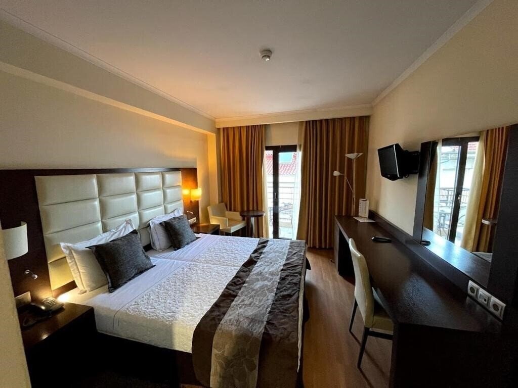 Отель Europa Hotel 4*