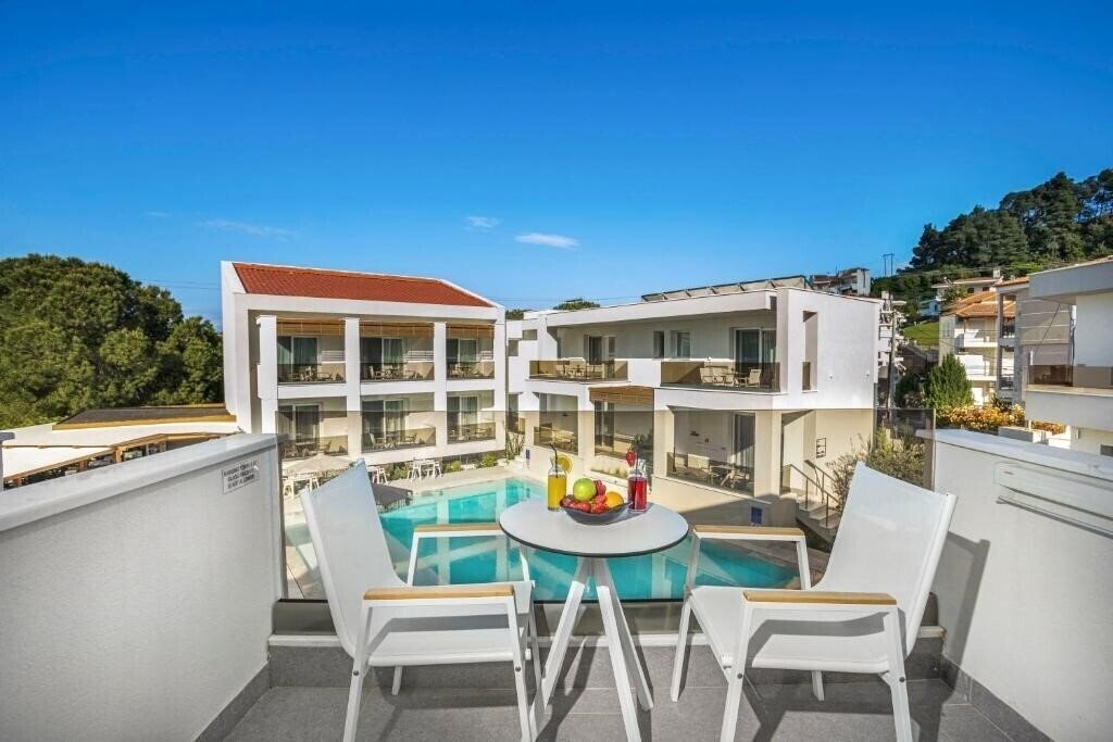 Отель Mirablue Luxury Residences (ex. Mirablue Deluxe Residences, Mirablue Residences) 3*