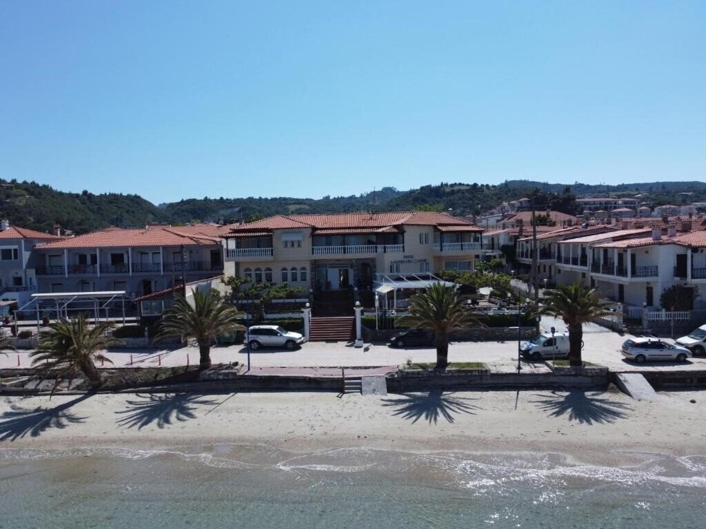 Отель Polychrono Beach Hotel 3*