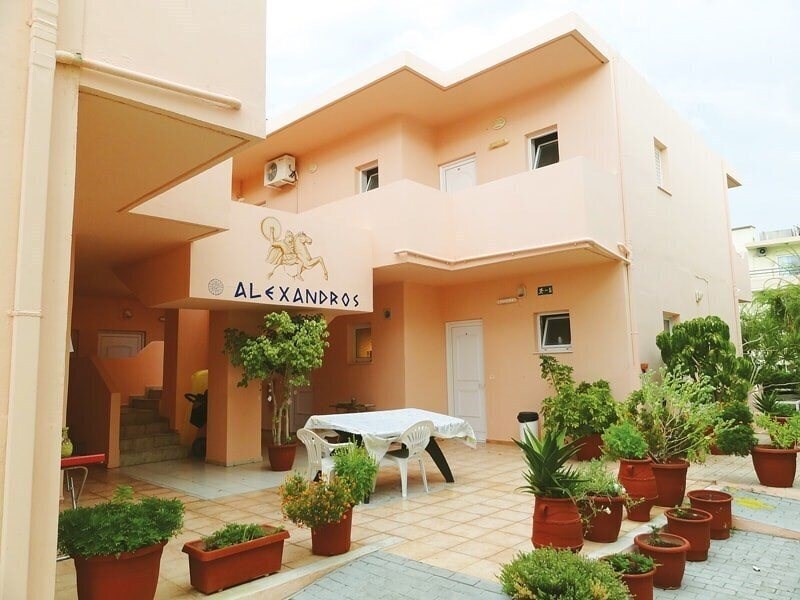 Отель Alexandros Apartments 3*