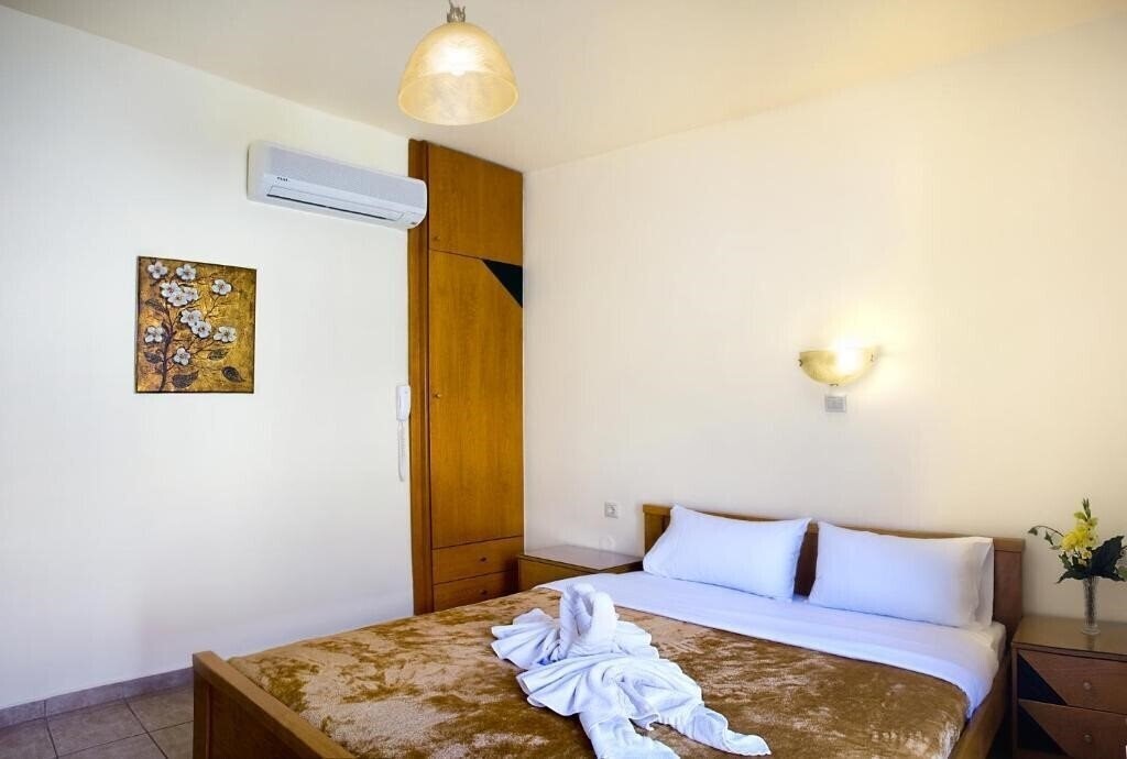 Отель Nicolas Hotel 1*