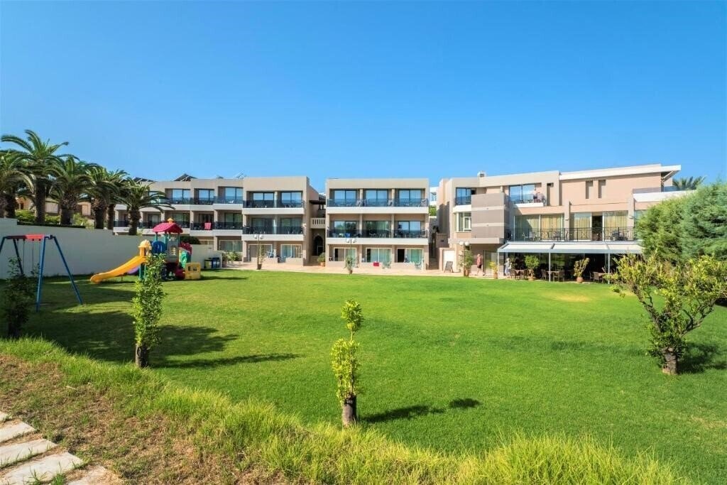 Отель Atrion Resort Hotel & Apts 3*