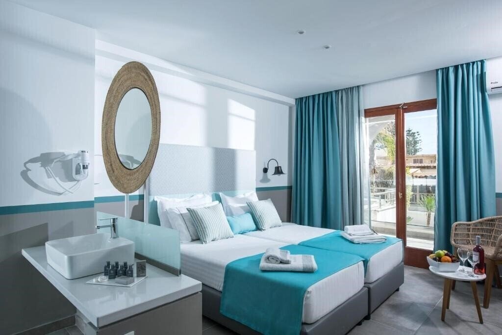 Отель Solimar Turquoise 4*