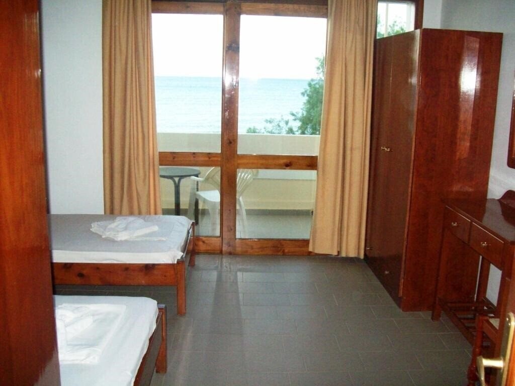 Фото Kato Stalos Beach 2*