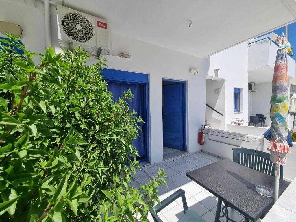 Фото Leonidas Studios & Apartments 3*