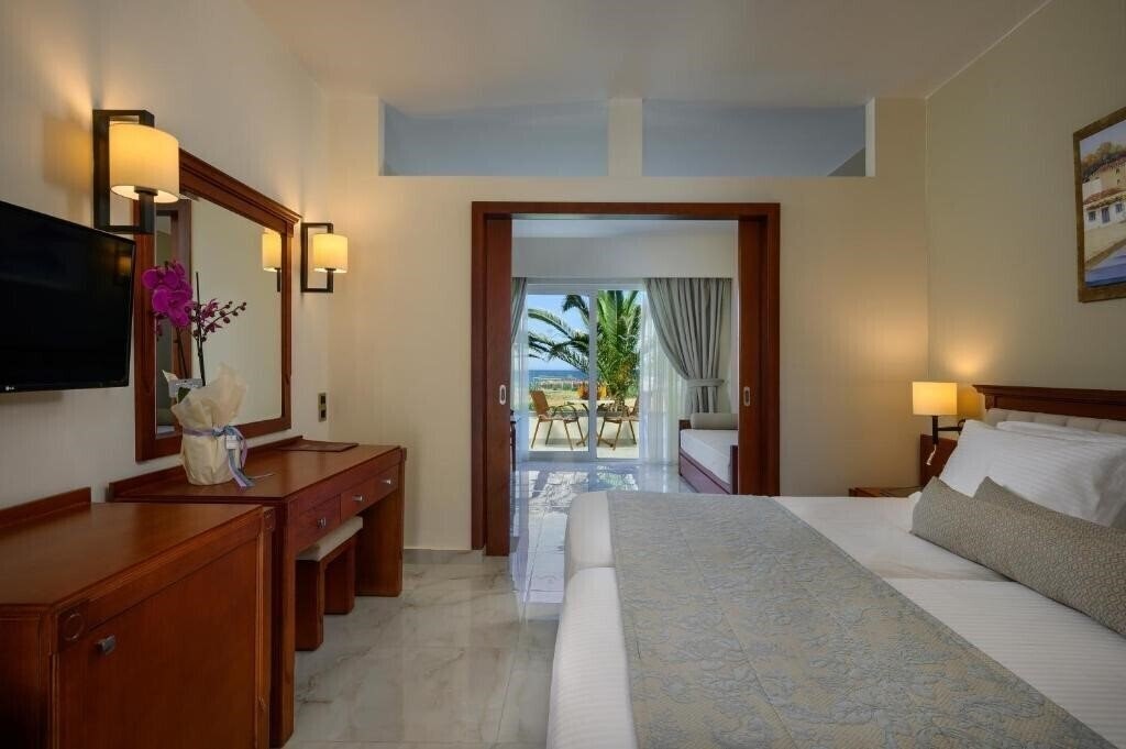 Отель Vantaris Palace 4*