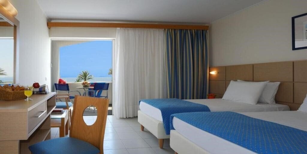Фото Kinetta Beach 4*