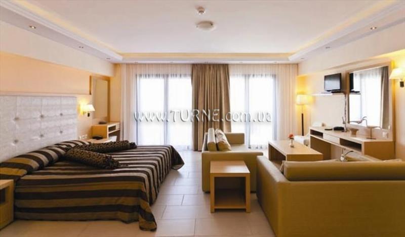 Фото Ai Yannis Suites 3*