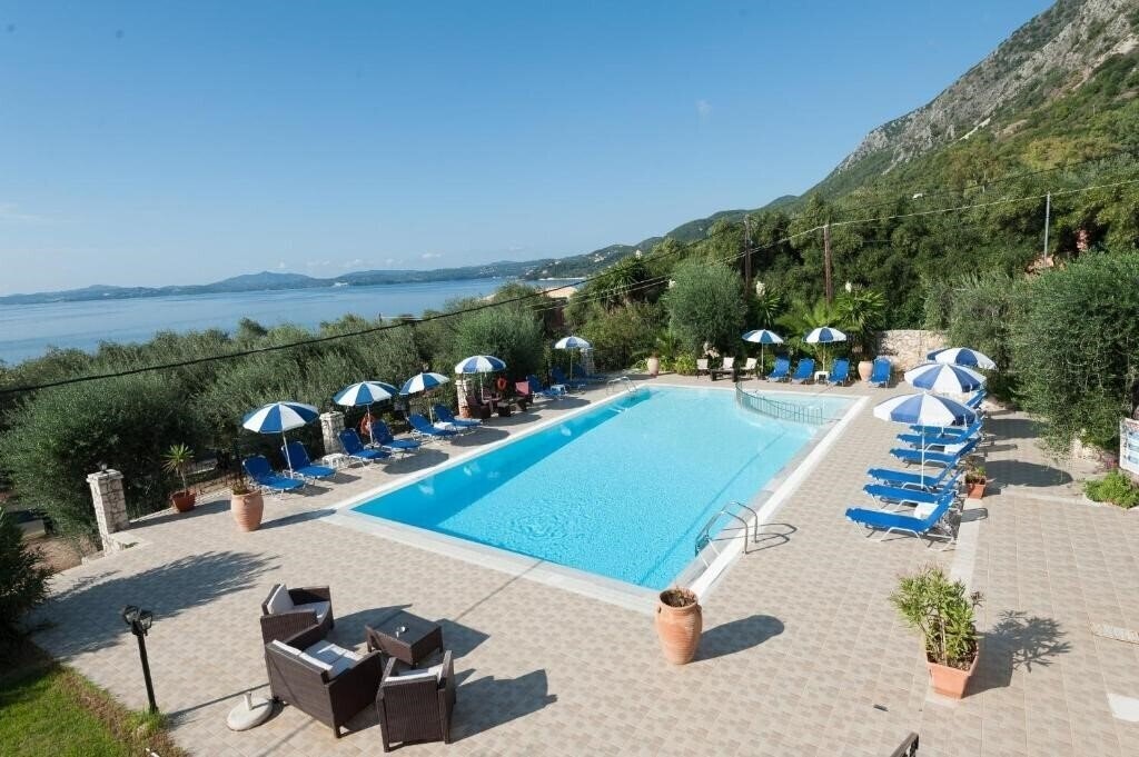 Отель Crystal Blue Apts 3*