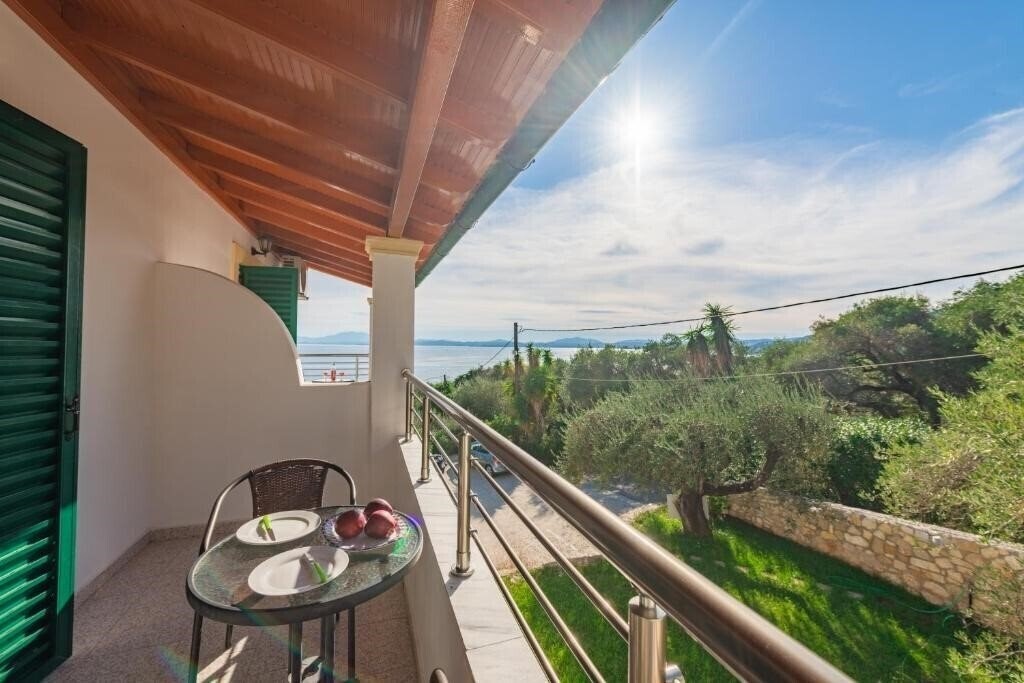 Фотография Crystal Blue Apts 3*