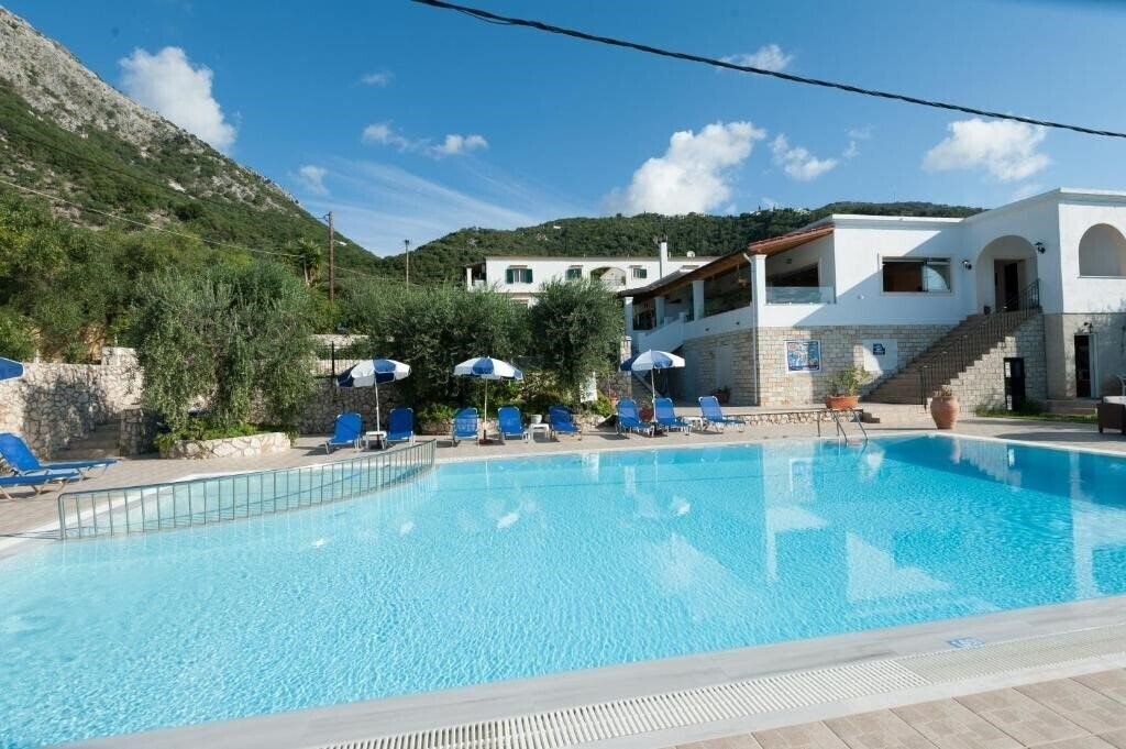 Изображение Crystal Blue Apts 3*