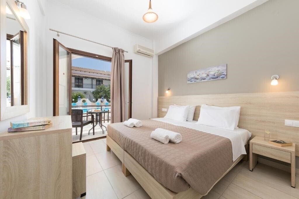 Фото Lefkimi Hotel 2*