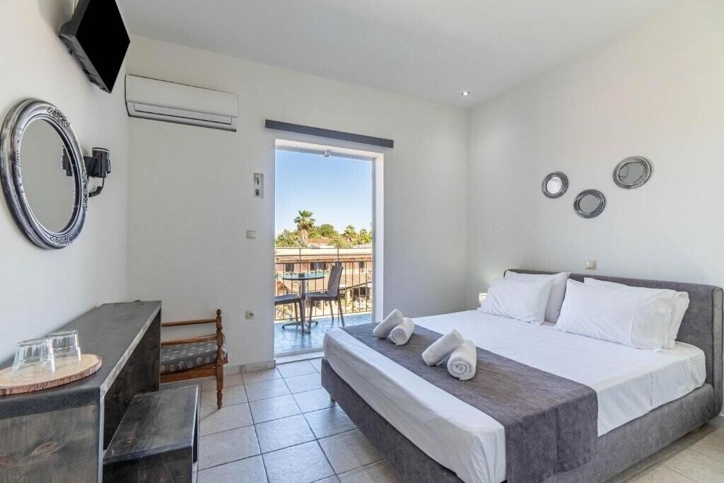 Отель Angela Apartments 3*