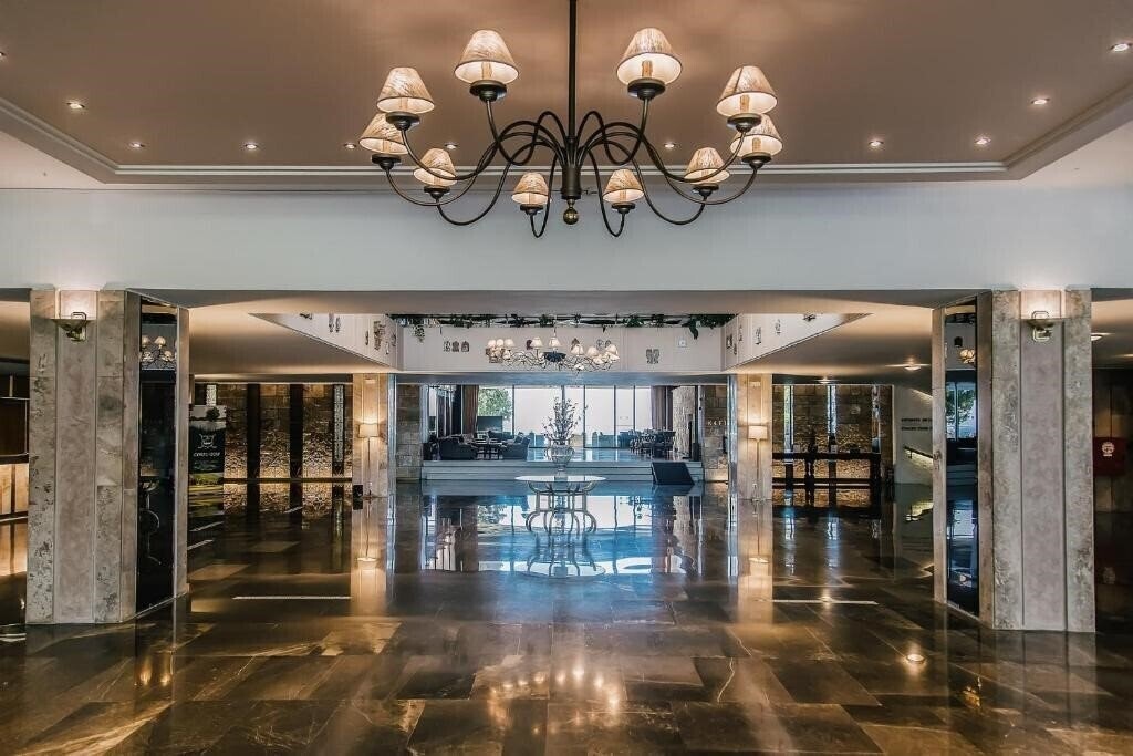 Фотография Corfu Holiday Palace (ex. Aquis Corfu Holiday Palace) 5*