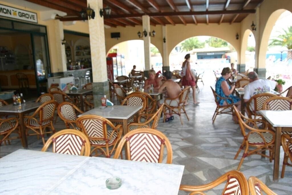 Отель Lemon Grove 2*