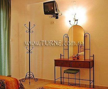 Отель Alonakia 3*