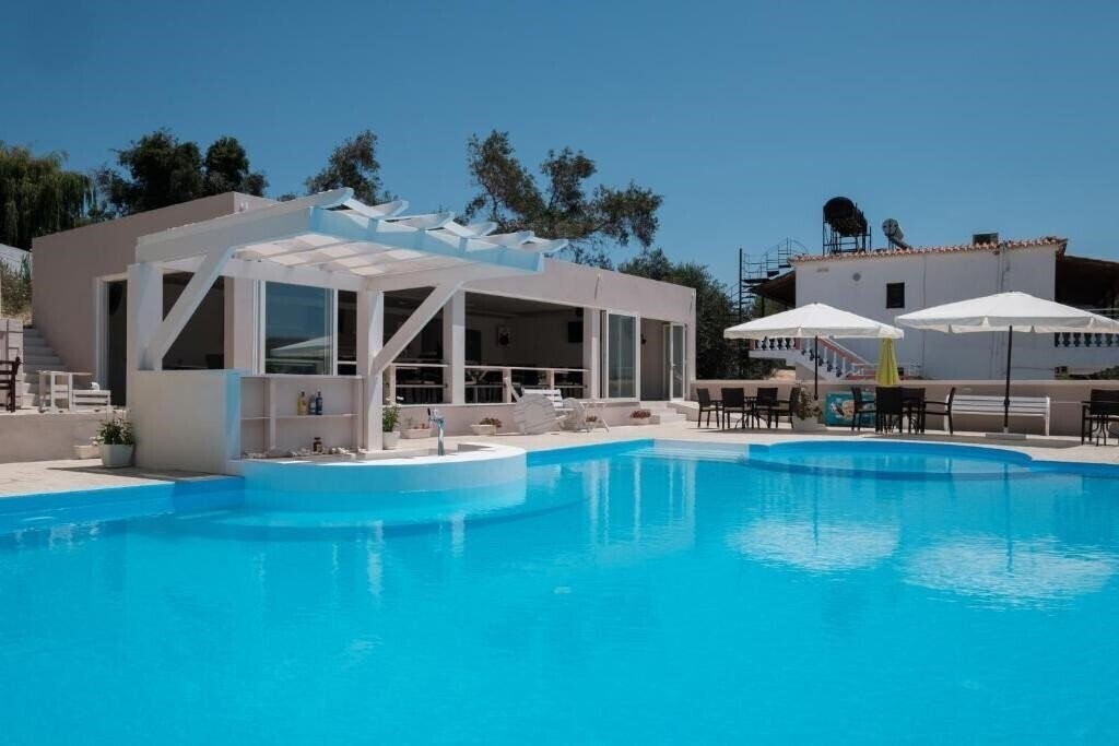 Отель Kouros Apartments & Studios 4*
