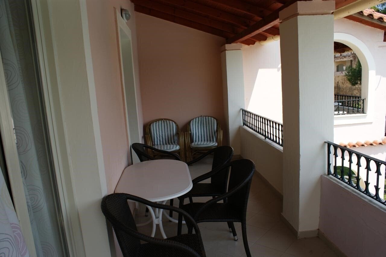 Картинка Kamari Apartments 3*