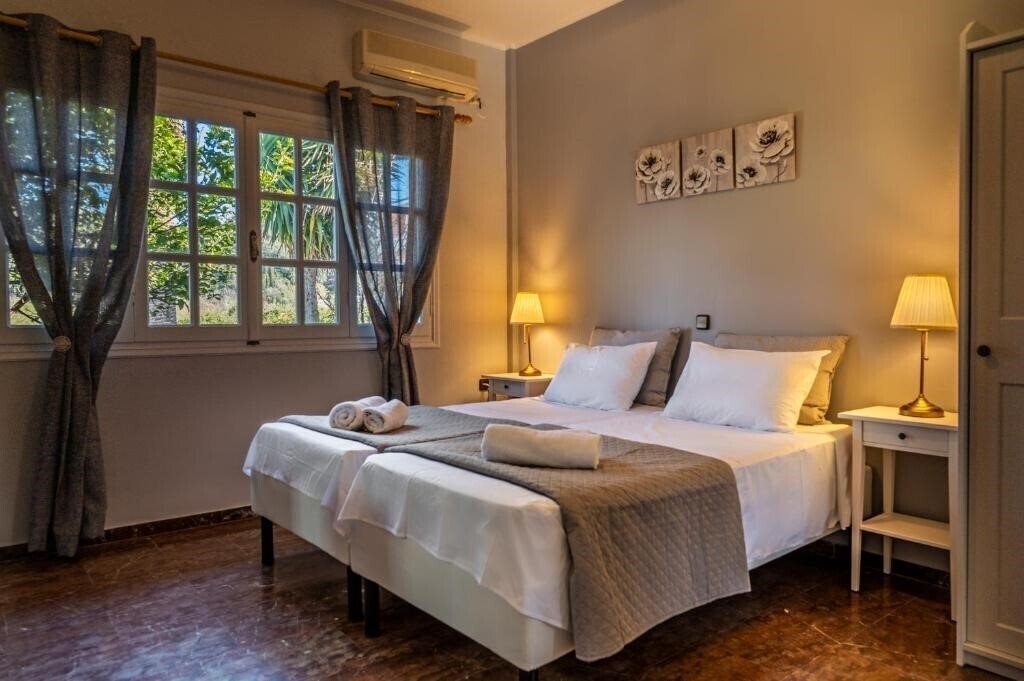 Отель Blue Sky Apartments 2*