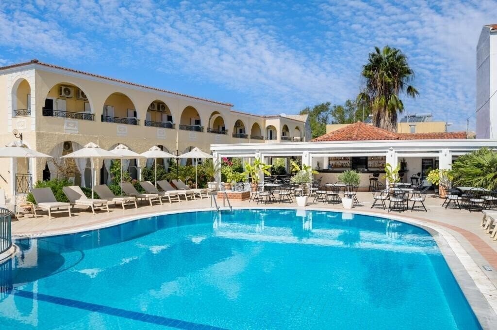 Отель Konstantina Apartments 3*