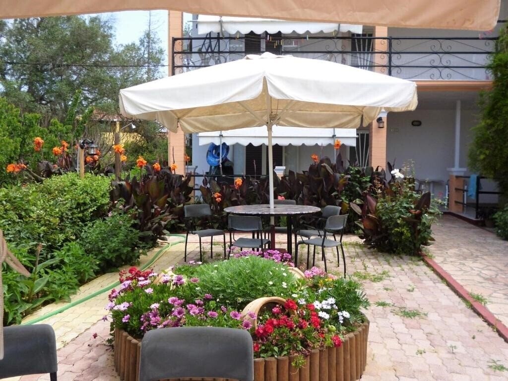 Отель Kostas Apartments 3*