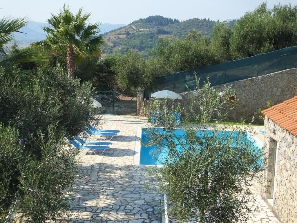 Отель Kokkini Villa 4*